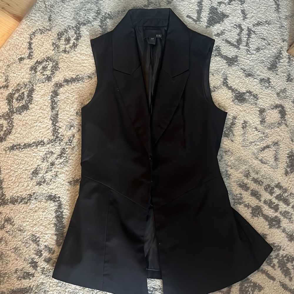 Black sleeves blazer- peplum style